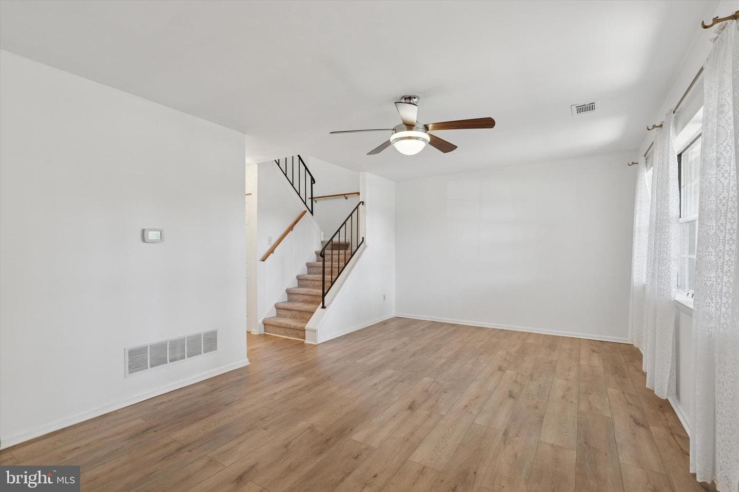 166 Chester Court photo 2