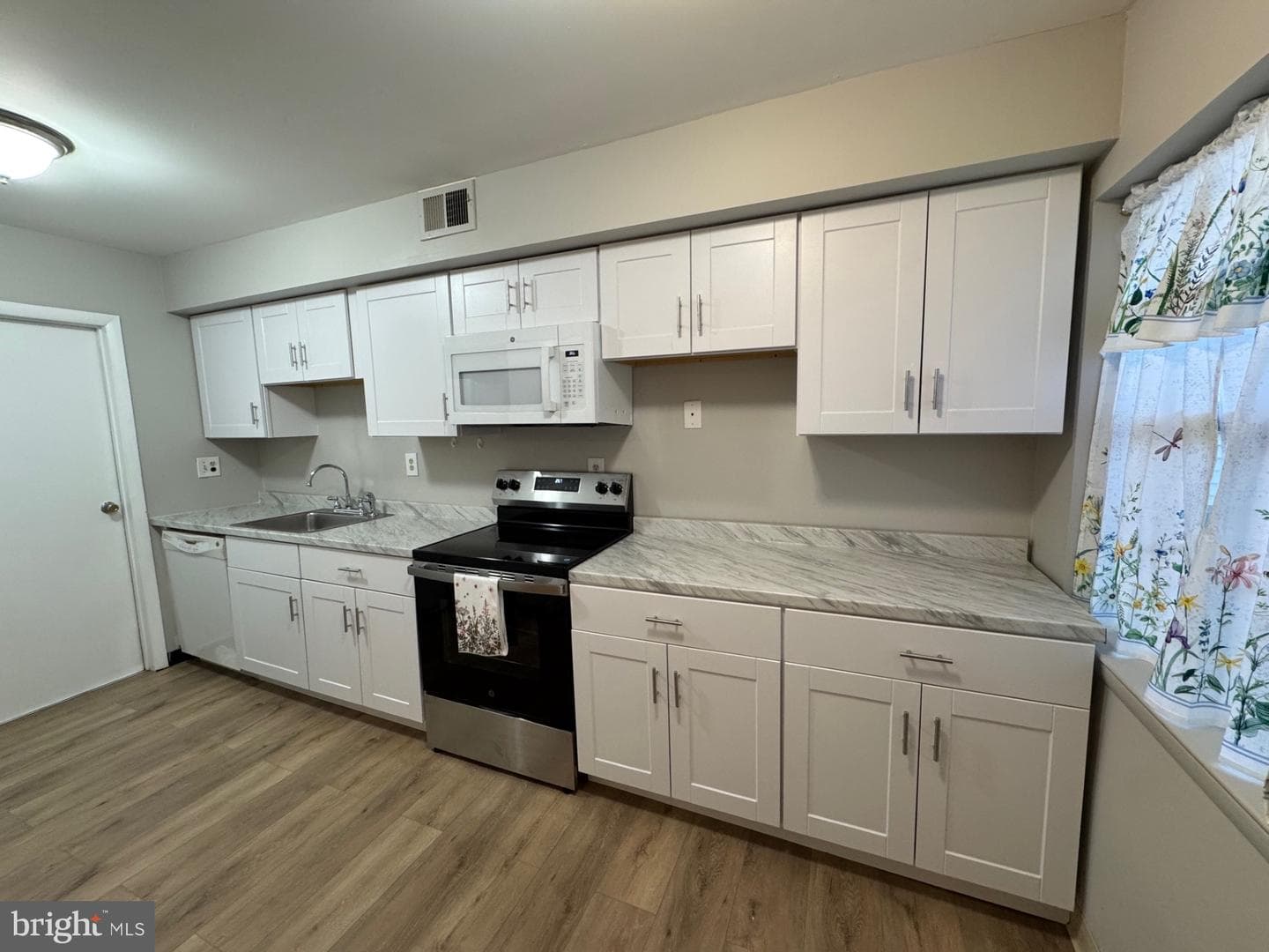 166 Chester Court photo 7