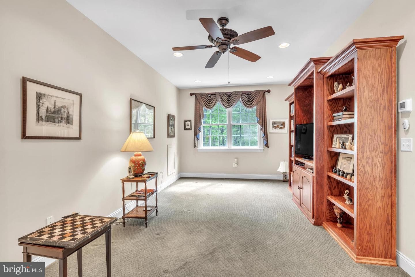 318 Hyde Park Road photo 32