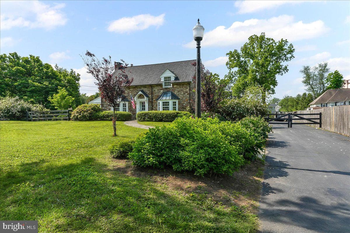 2700 Strasburg Road photo 2