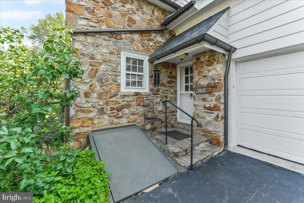 2700 Strasburg Road photo 5