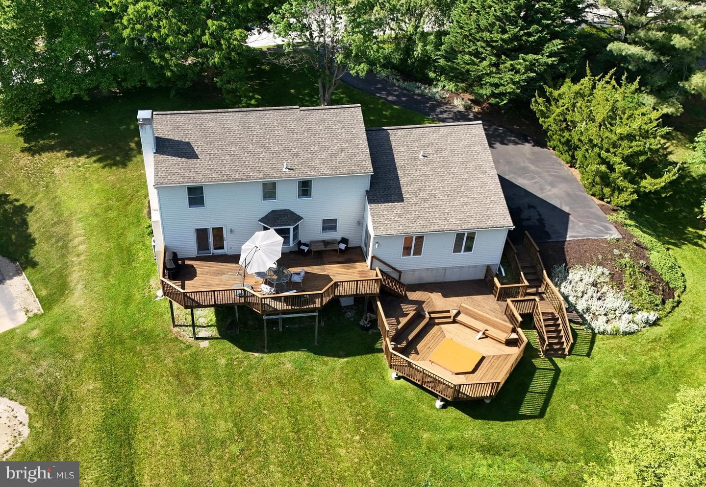 102 Noble Drive photo 2