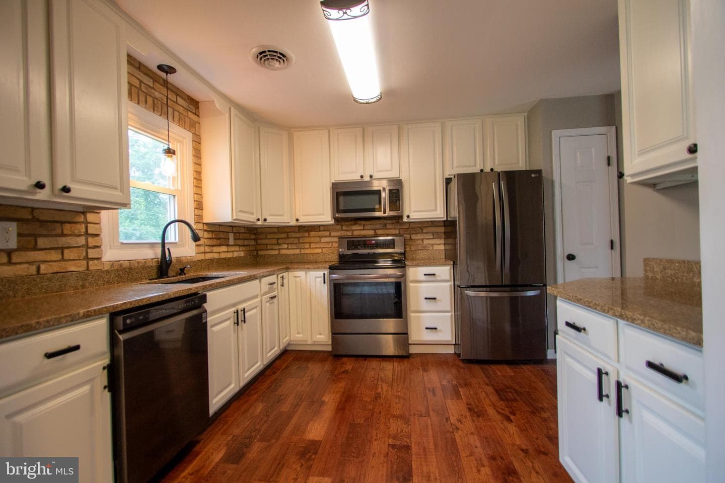 1298 E Kings Highway photo 21