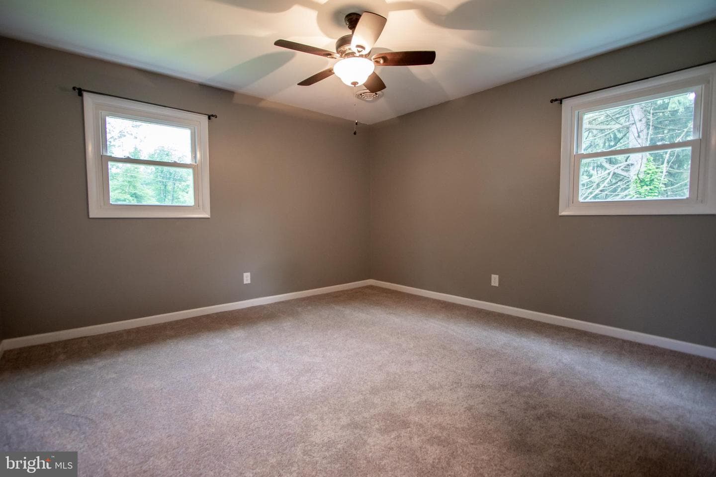 1298 E Kings Highway photo 32