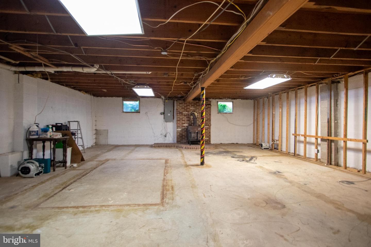 1298 E Kings Highway photo 35