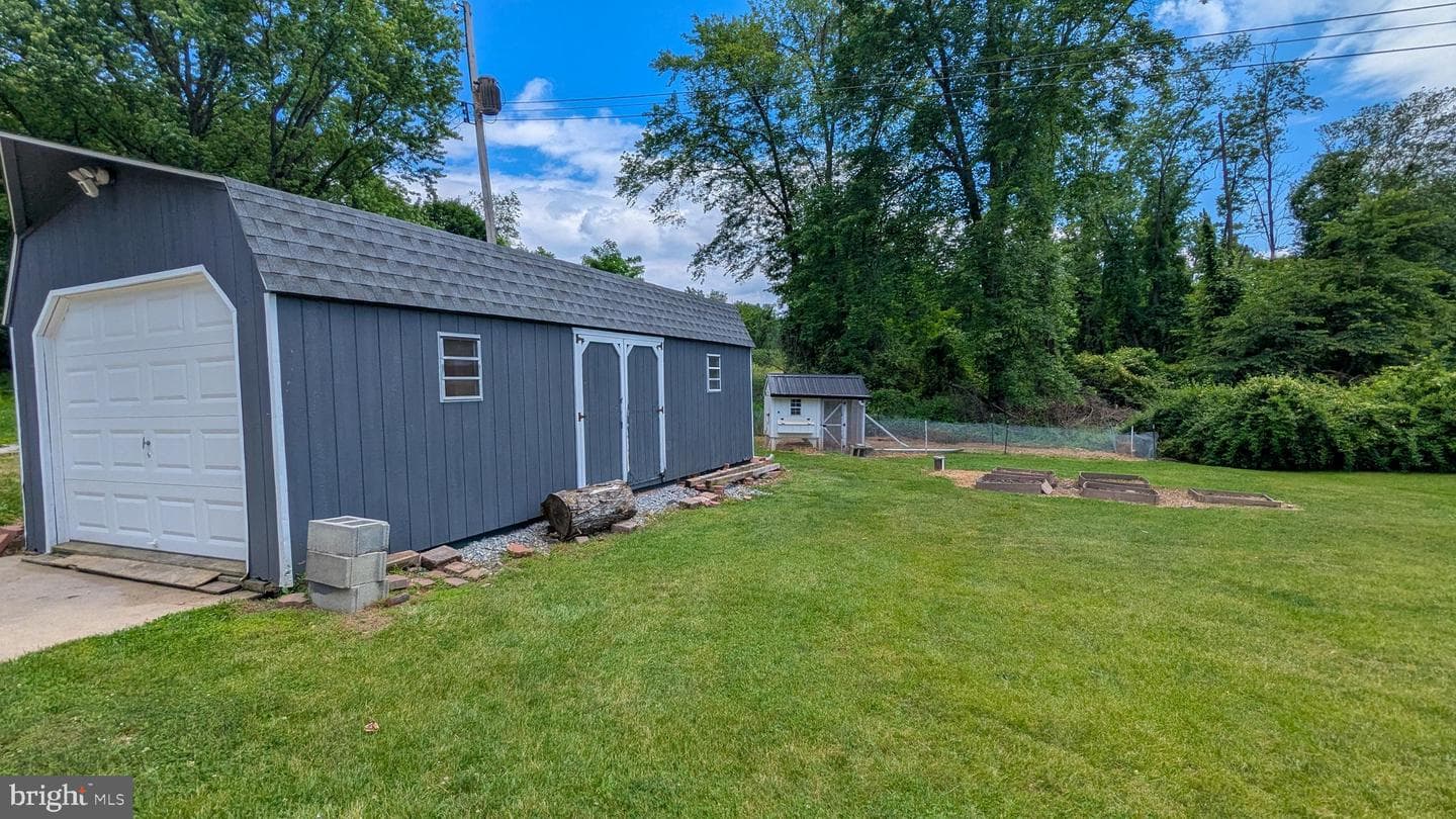 1298 E Kings Highway photo 41