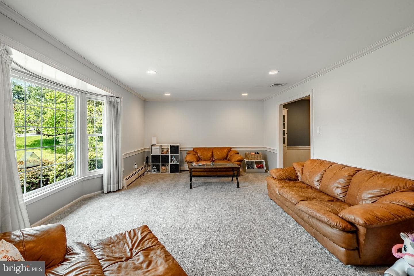 1051 Eaton Court photo 4