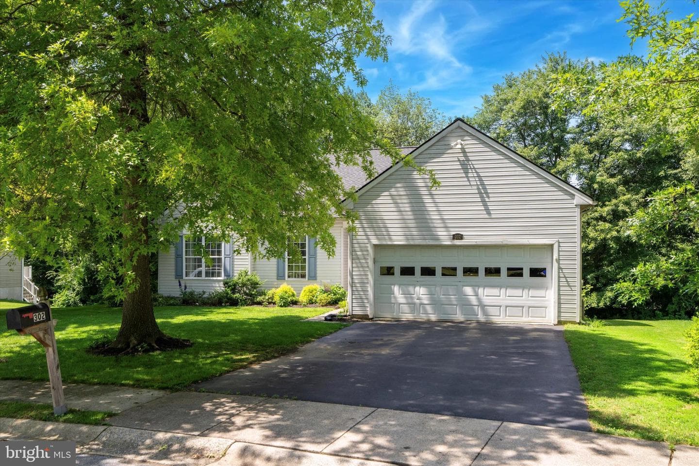 302 Cressent Court photo 2