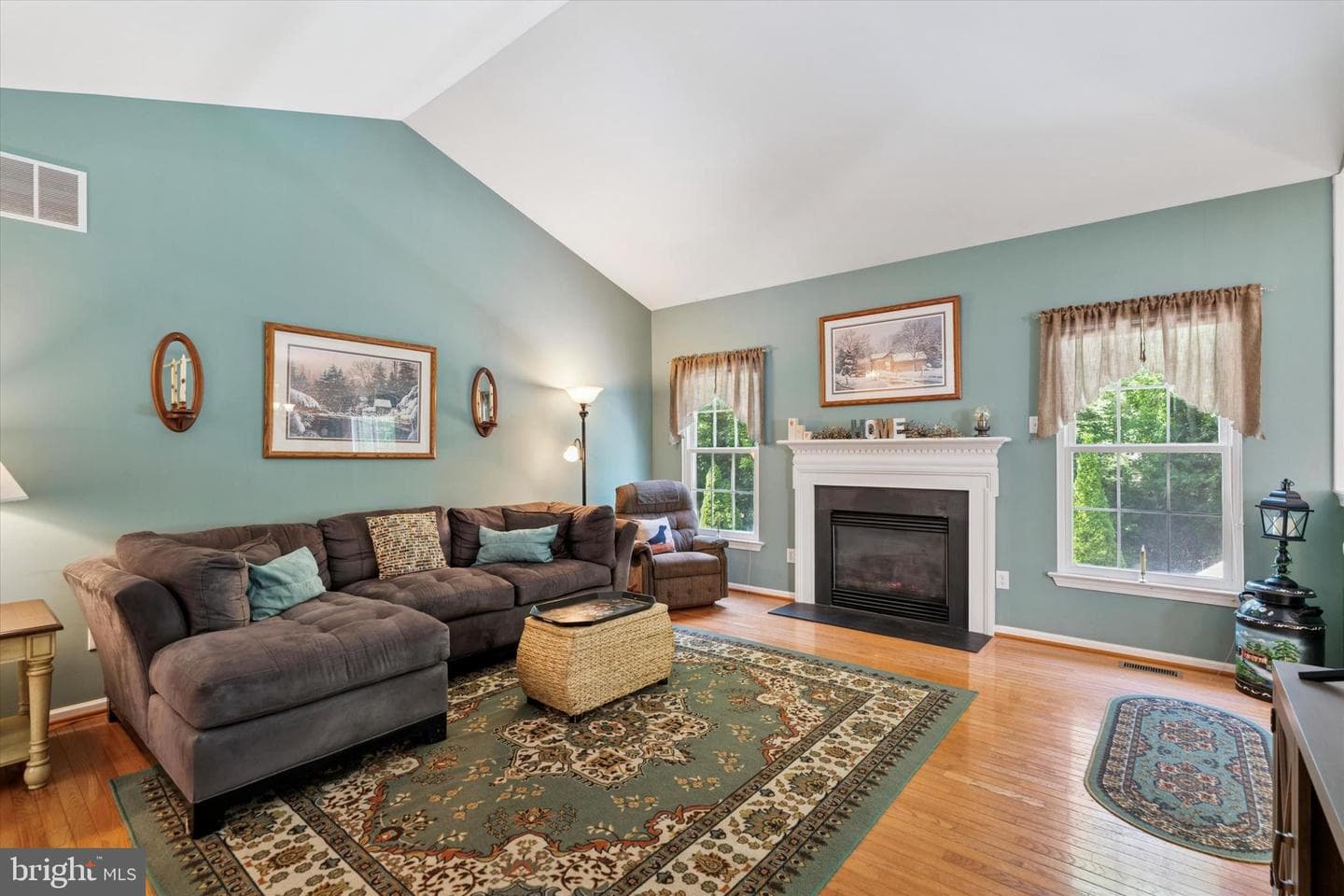 302 Cressent Court photo 3