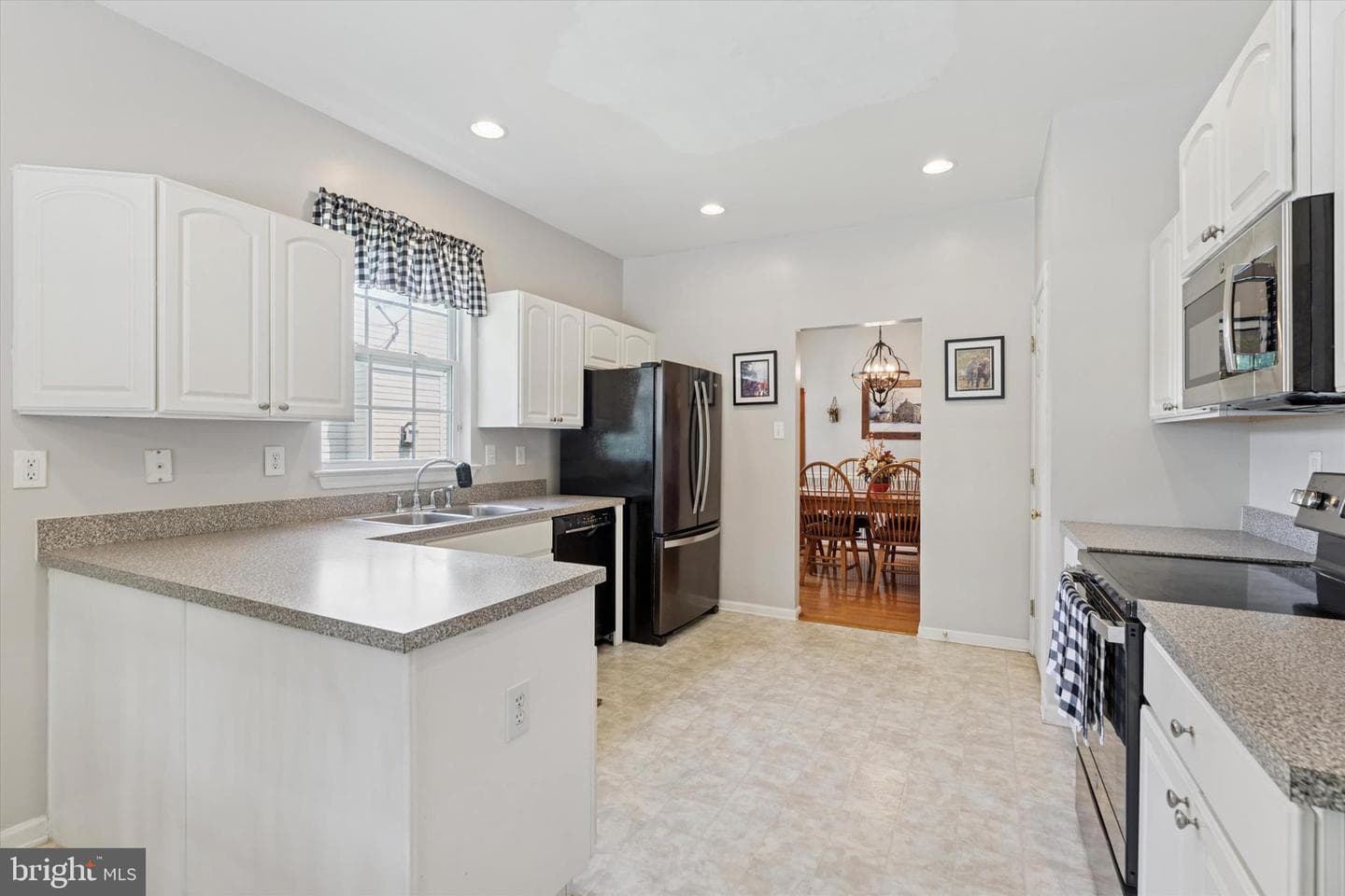 302 Cressent Court photo 6