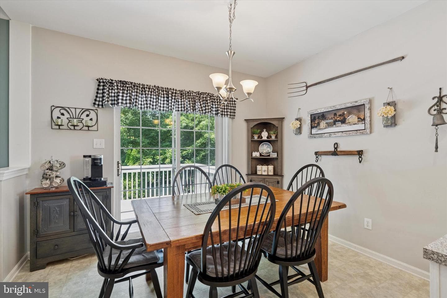 302 Cressent Court photo 8
