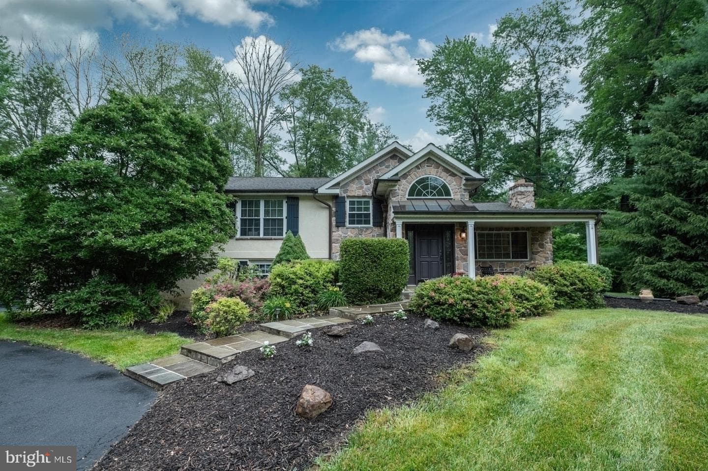 496 Black Swan Lane photo 1