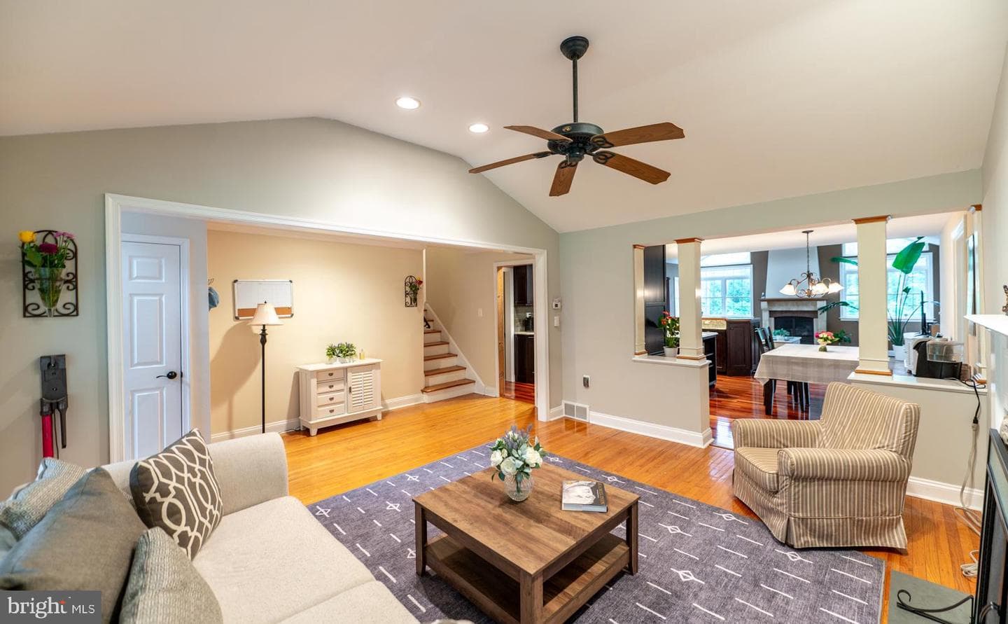 496 Black Swan Lane photo 2
