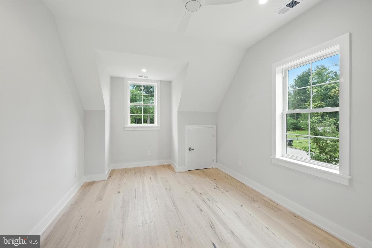 222 Hunters Lane photo 38