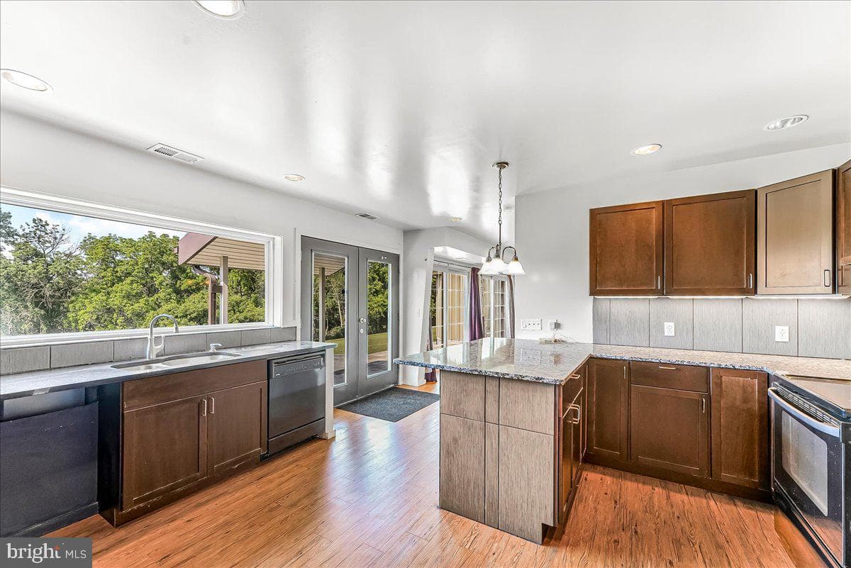 15 Wood Valley Lane photo 36
