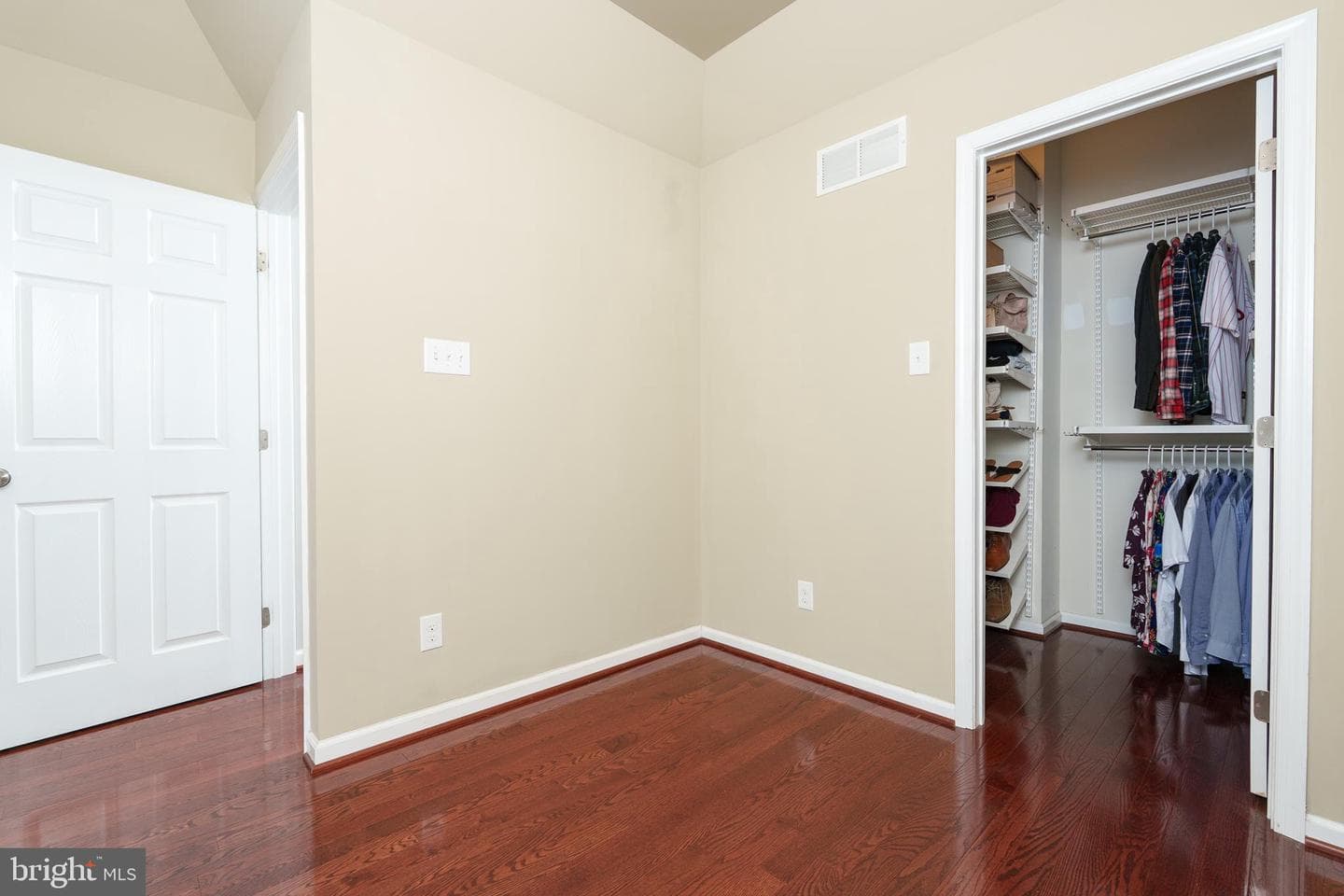 98 Spruce Alley photo 13