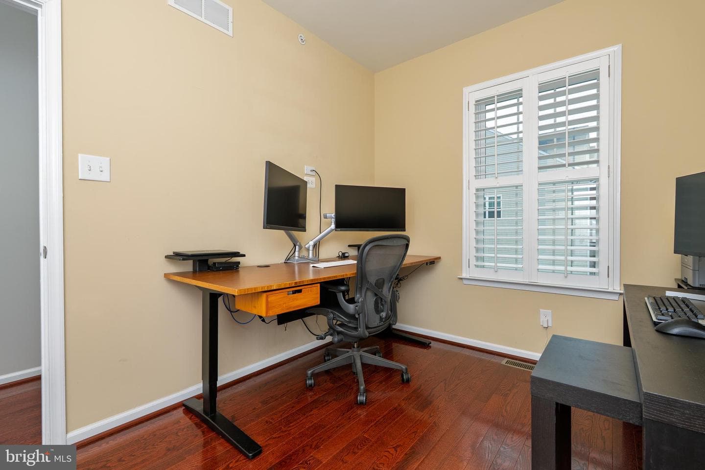 98 Spruce Alley photo 17
