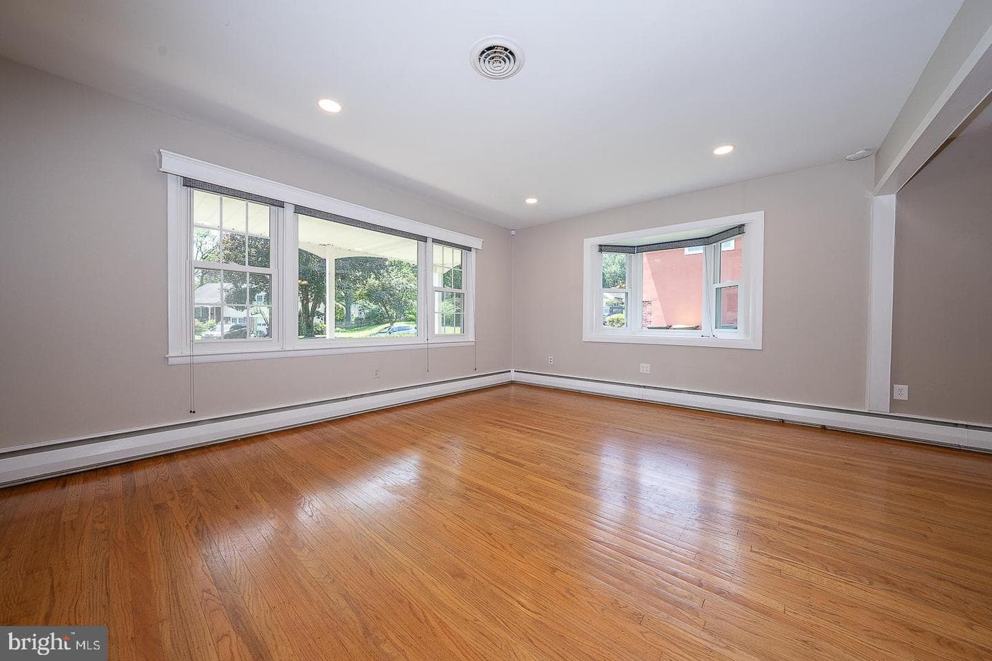 13 Bryan Avenue photo 10