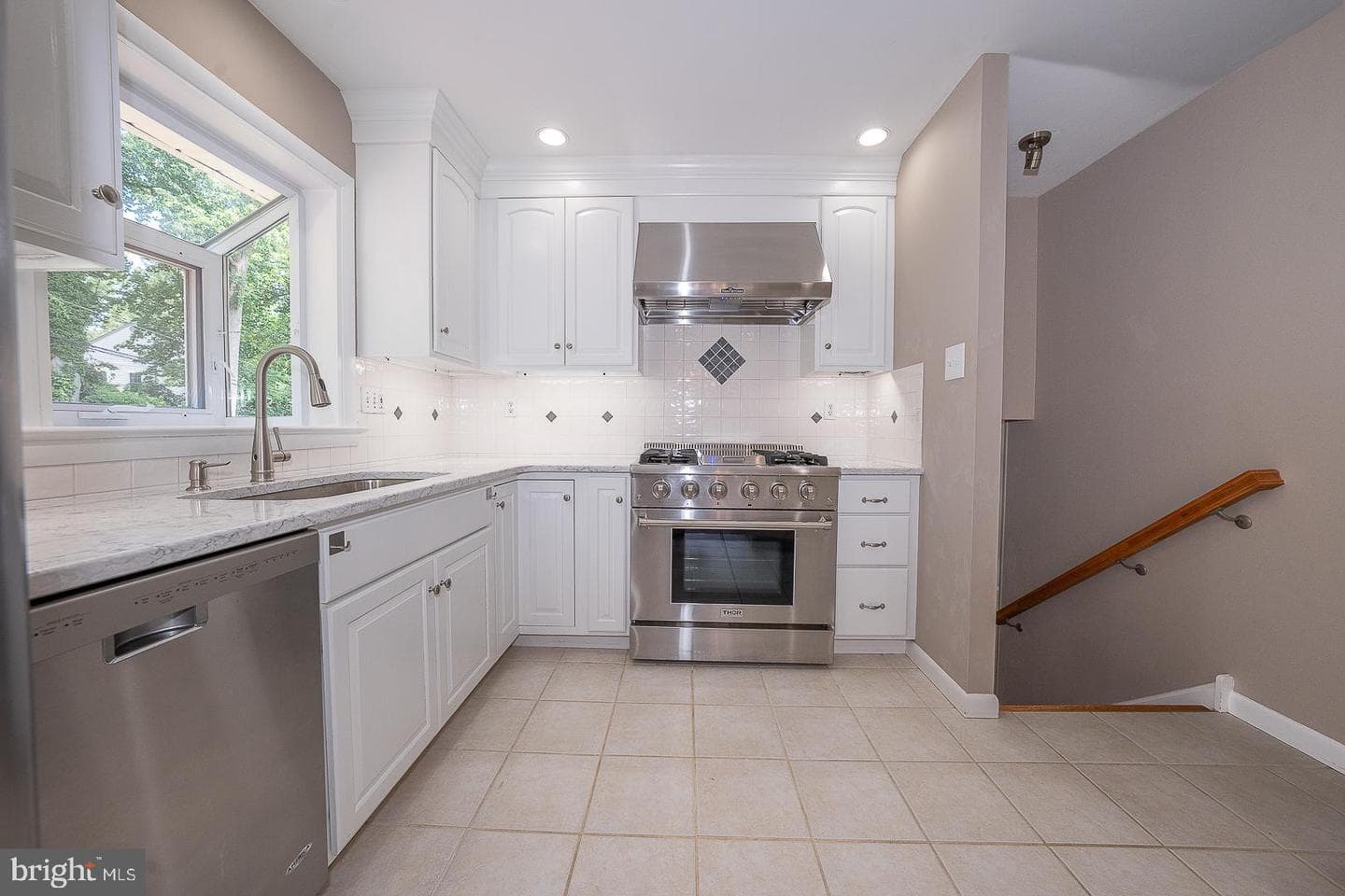13 Bryan Avenue photo 16