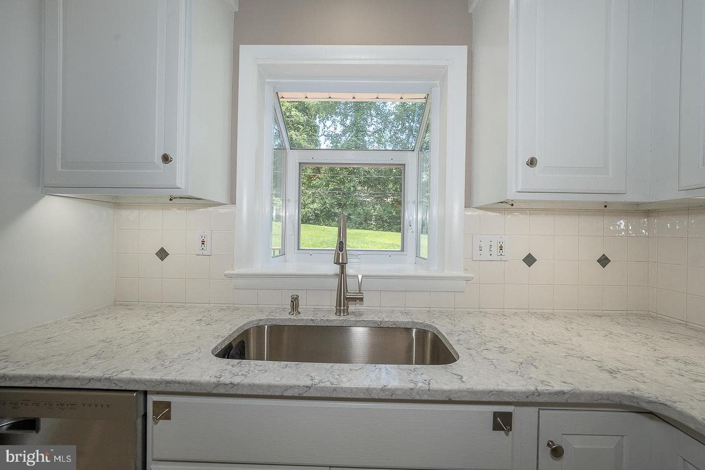 13 Bryan Avenue photo 17