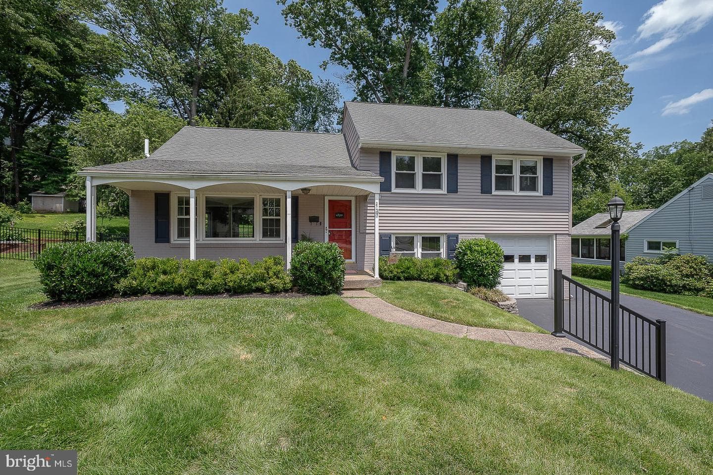 13 Bryan Avenue photo 2