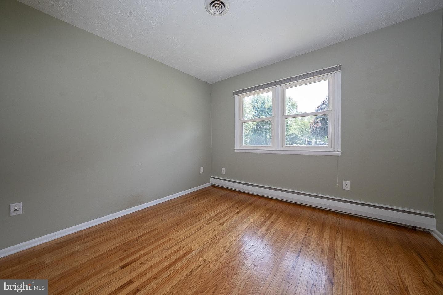 13 Bryan Avenue photo 28