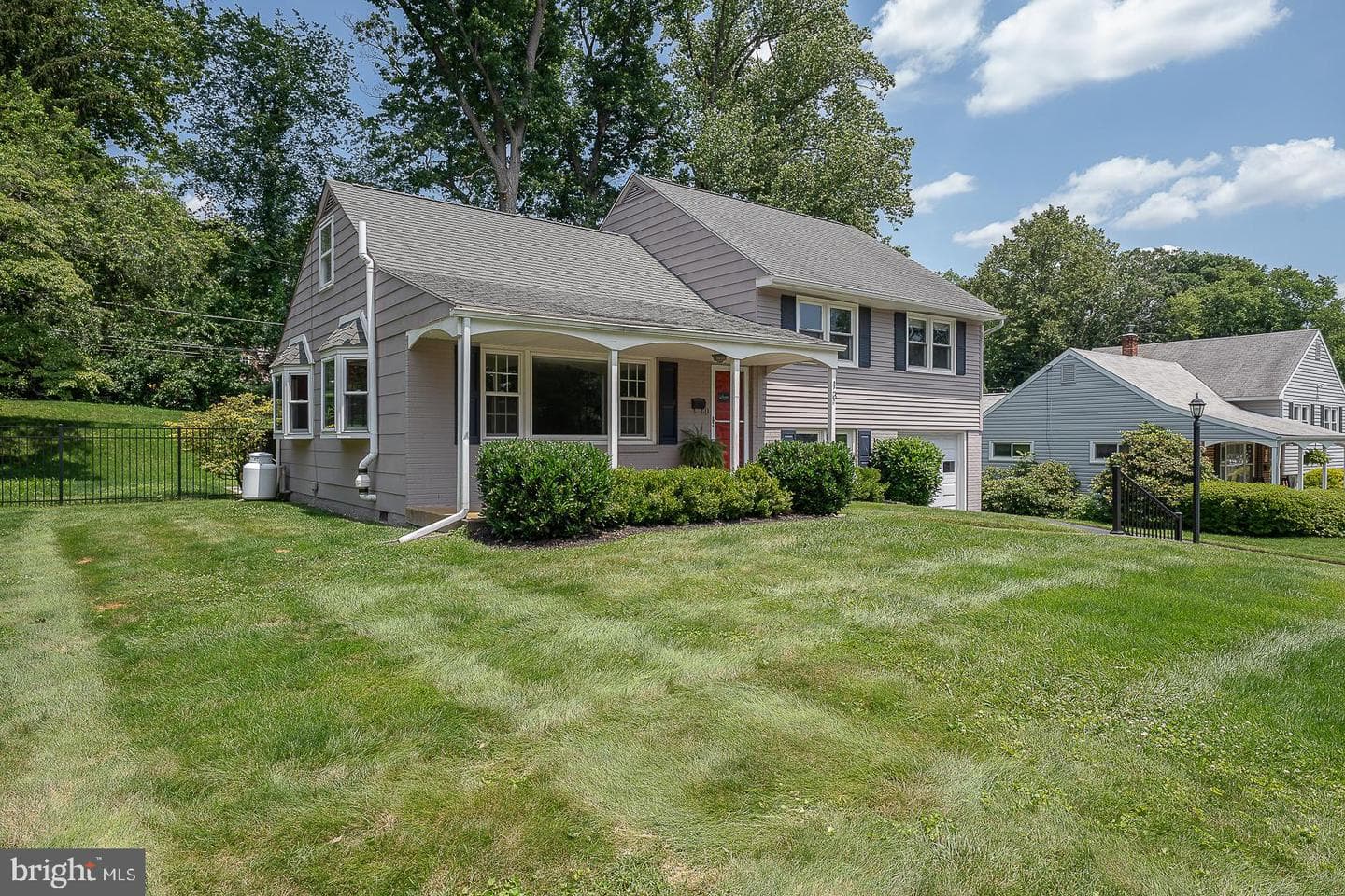 13 Bryan Avenue photo 3