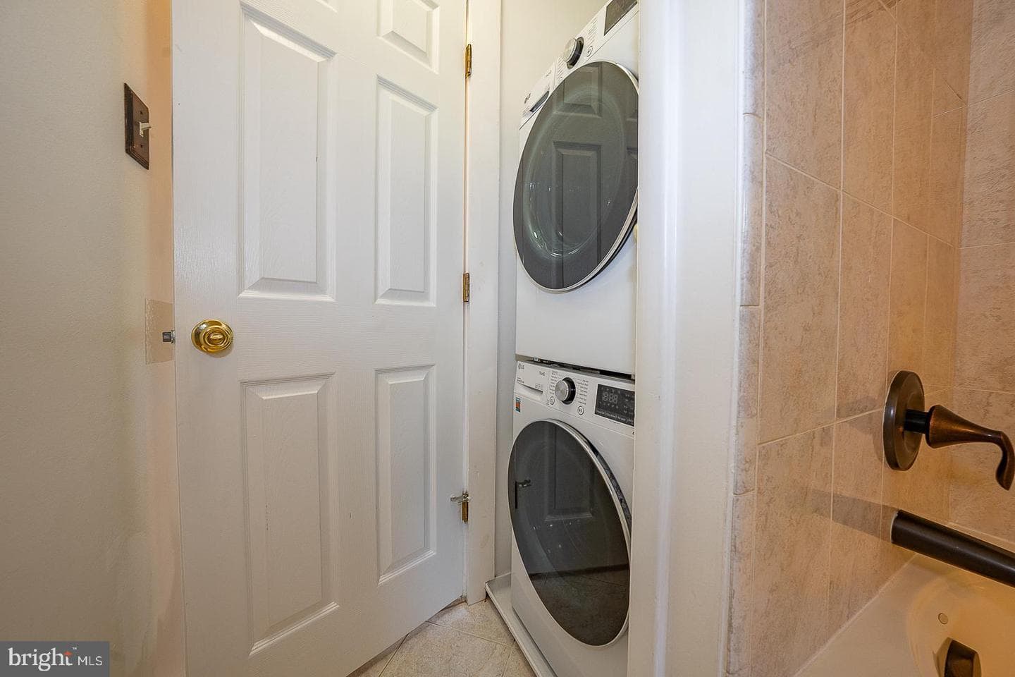13 Bryan Avenue photo 32