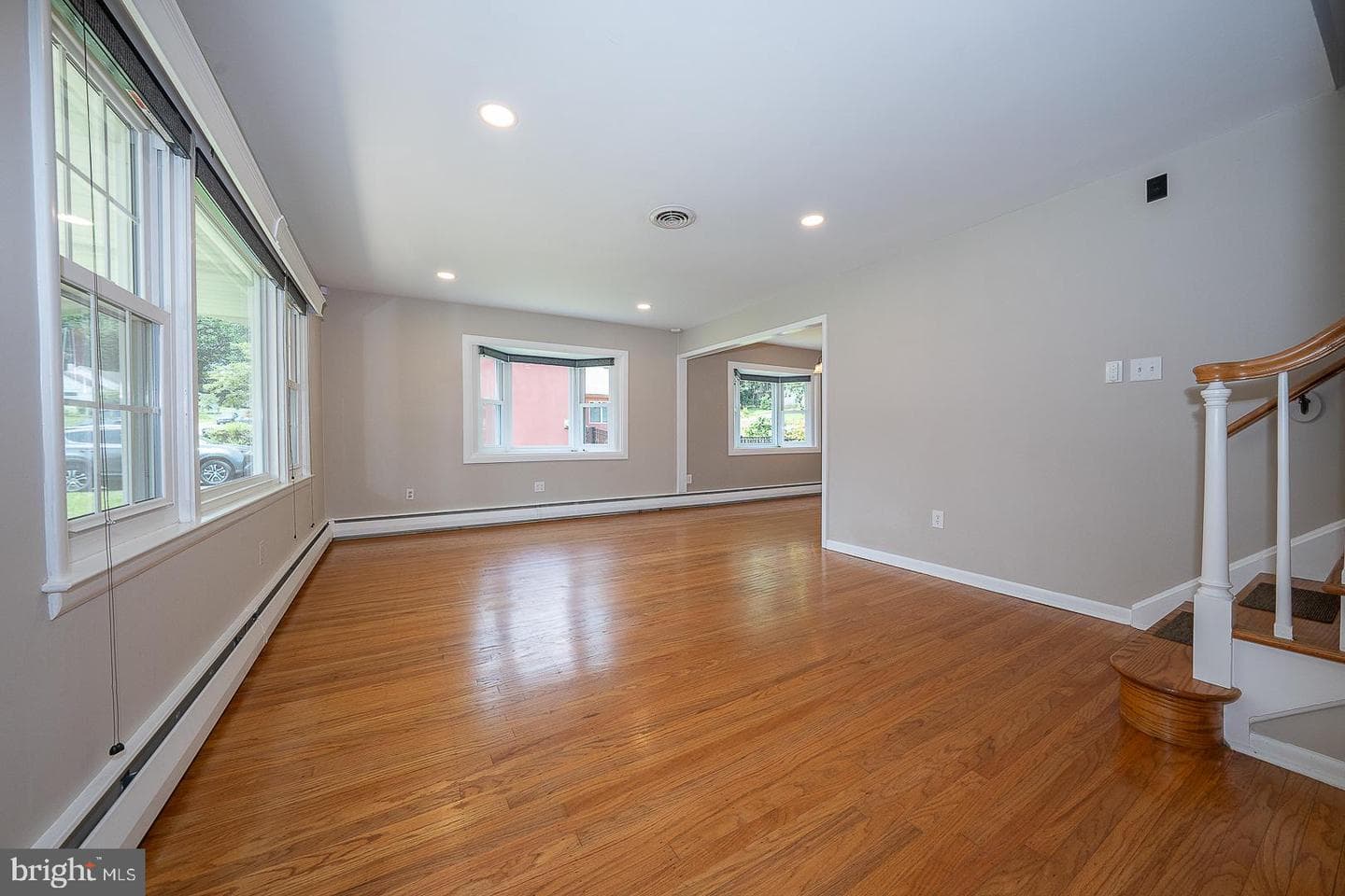 13 Bryan Avenue photo 8
