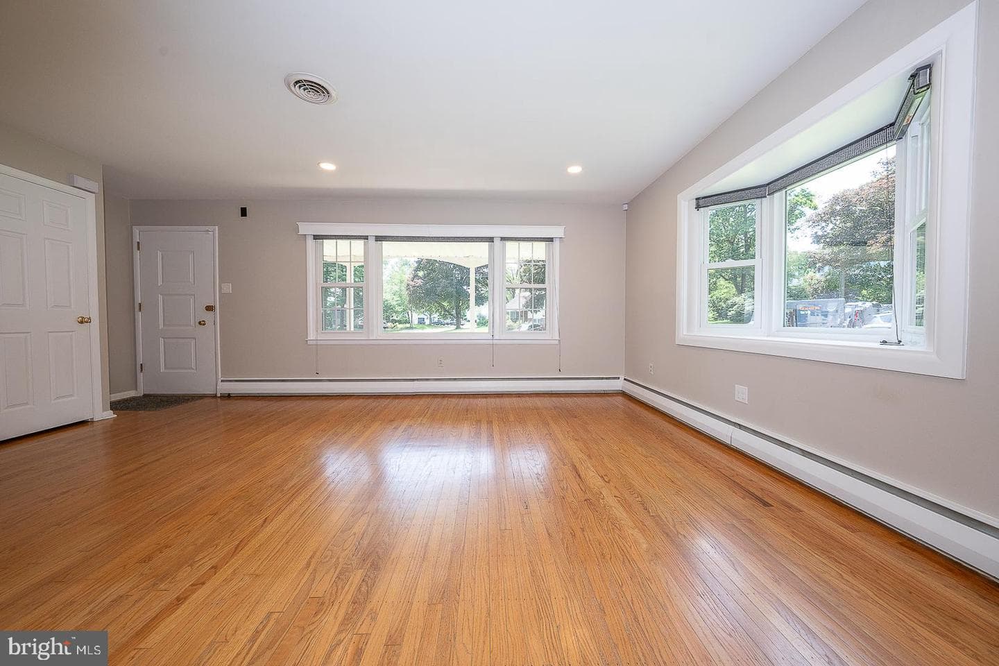 13 Bryan Avenue photo 9