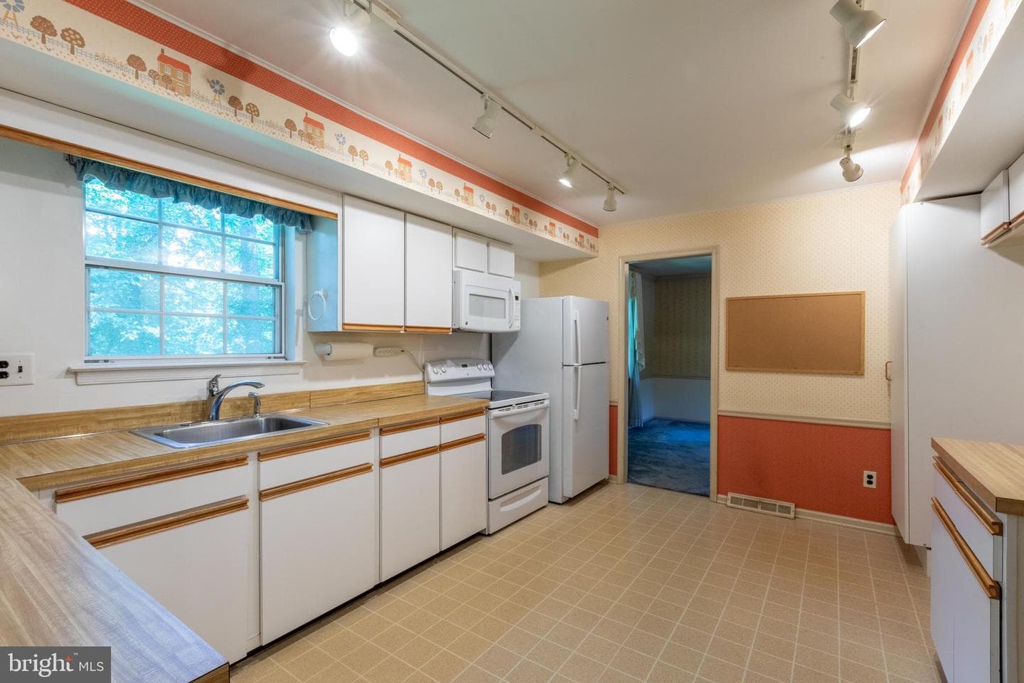 402 Howell Road photo 17