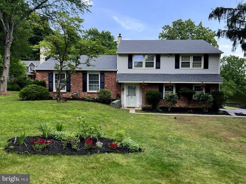 405 Edgewood Drive photo 1