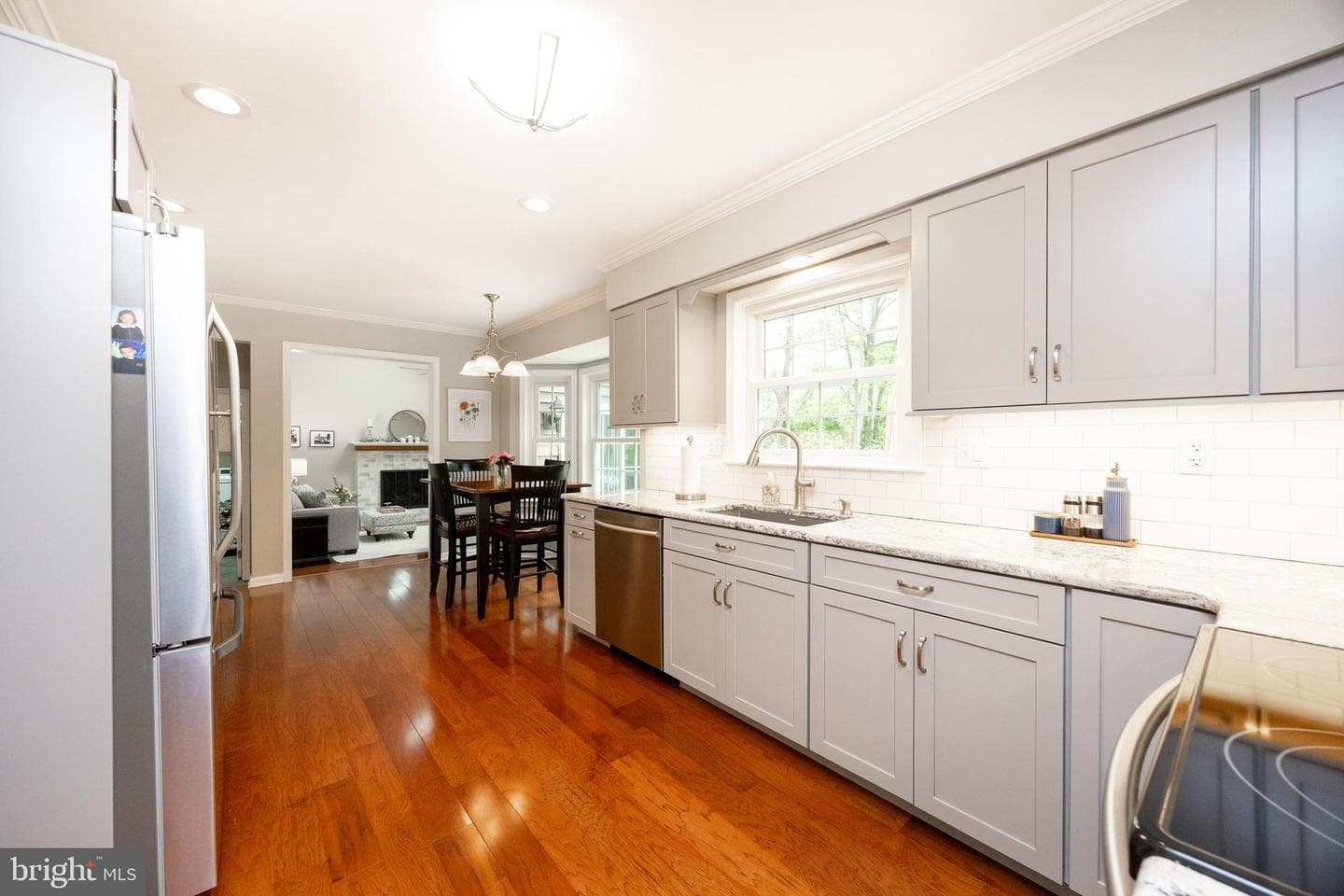 211 Ravenwood Road photo 32