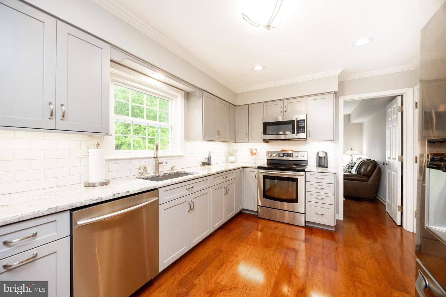 211 Ravenwood Road photo 9
