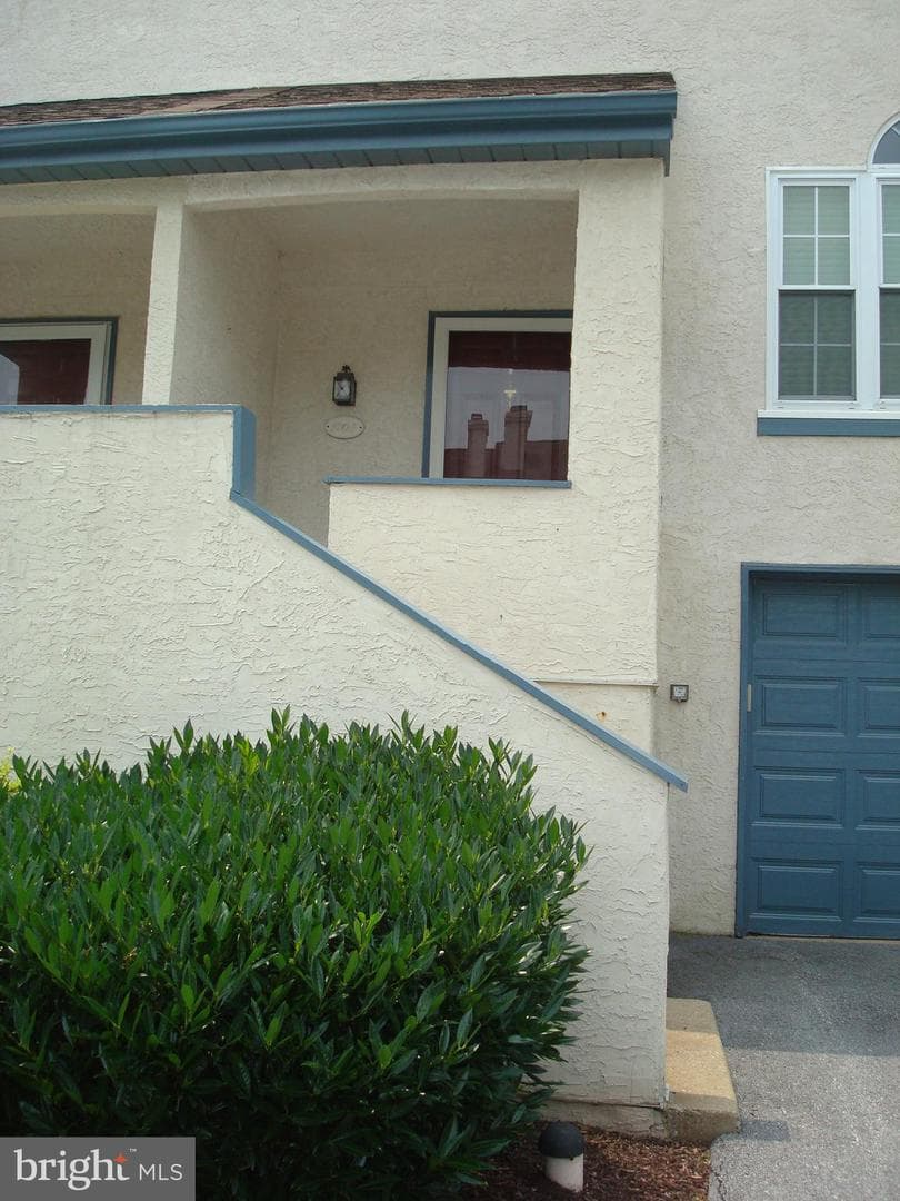 1704 Stoneham Drive photo 2