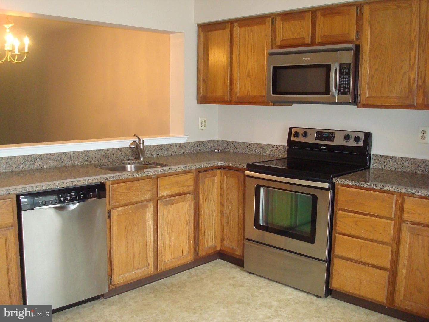 1704 Stoneham Drive photo 4