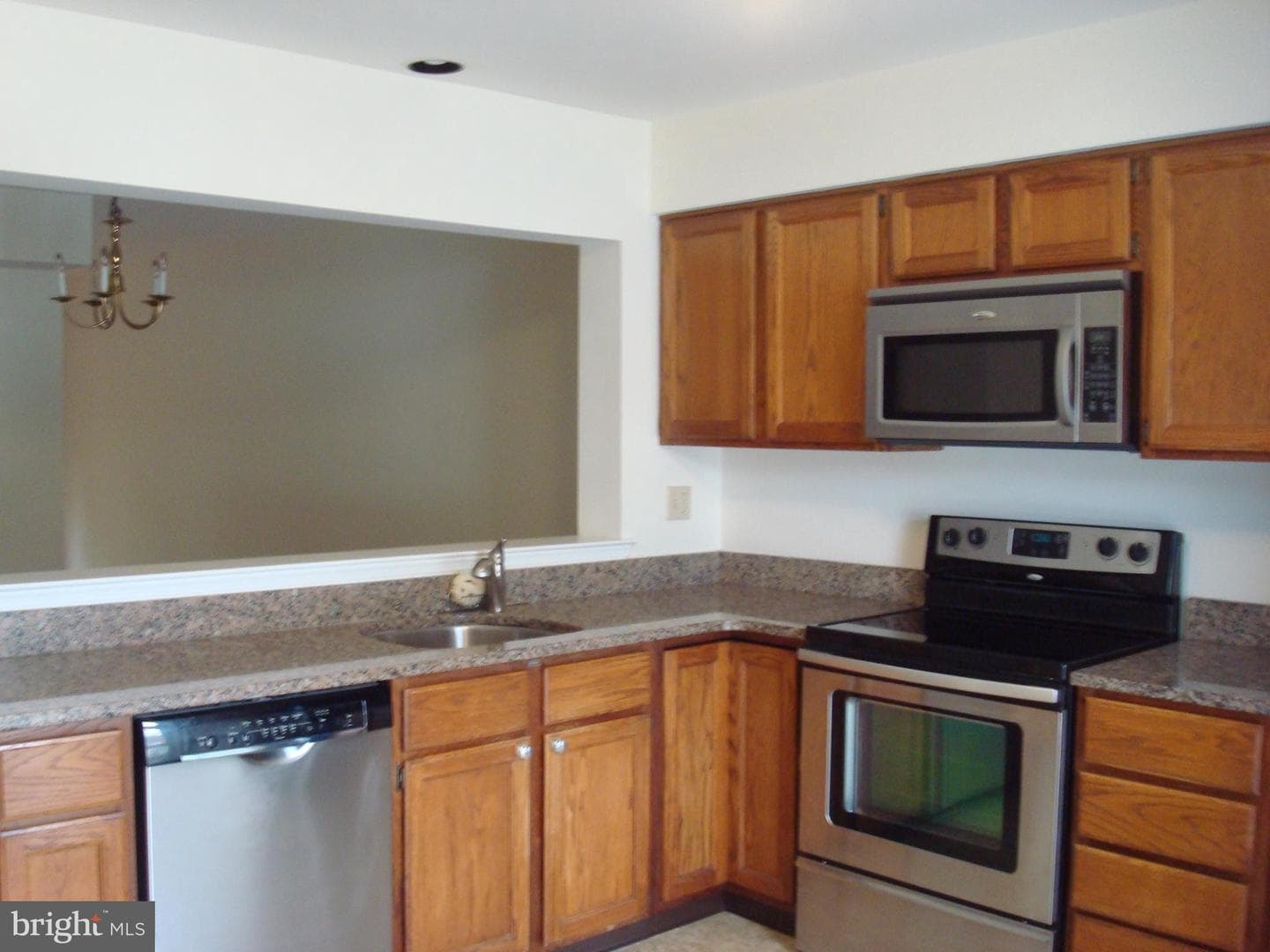 1704 Stoneham Drive photo 9