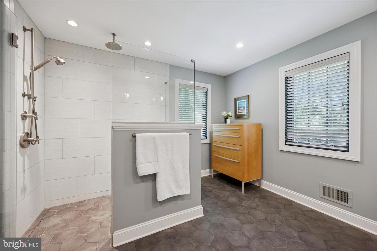 150 Waterview Drive photo 20