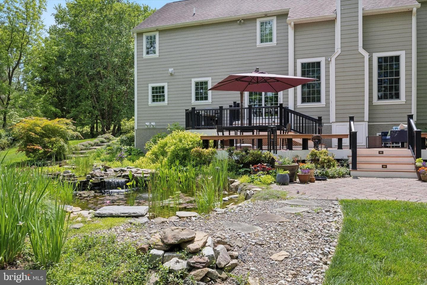 150 Waterview Drive photo 27