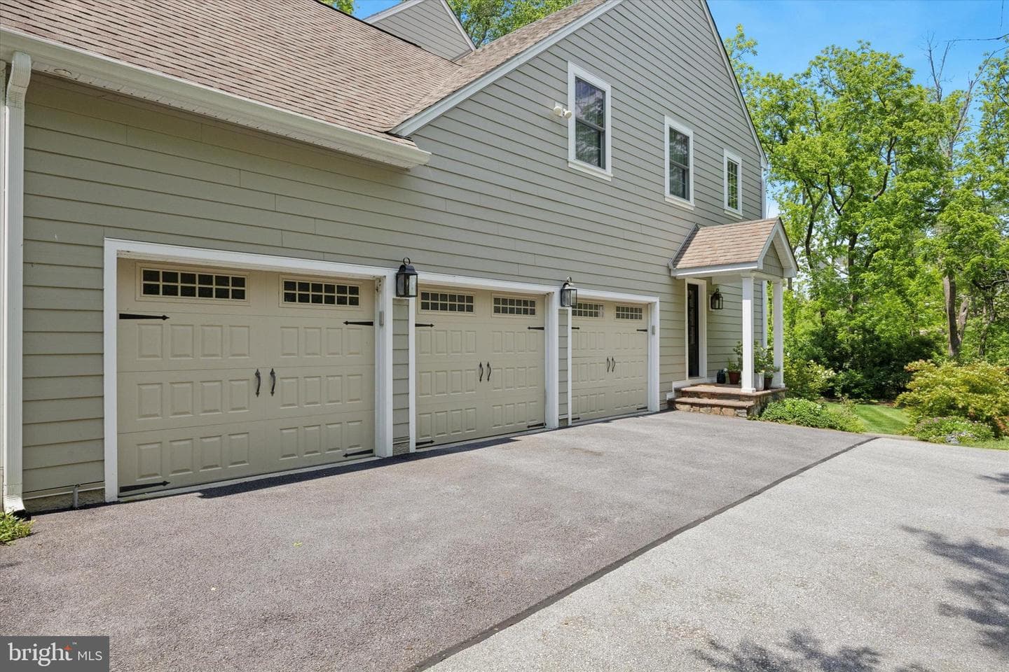 150 Waterview Drive photo 34