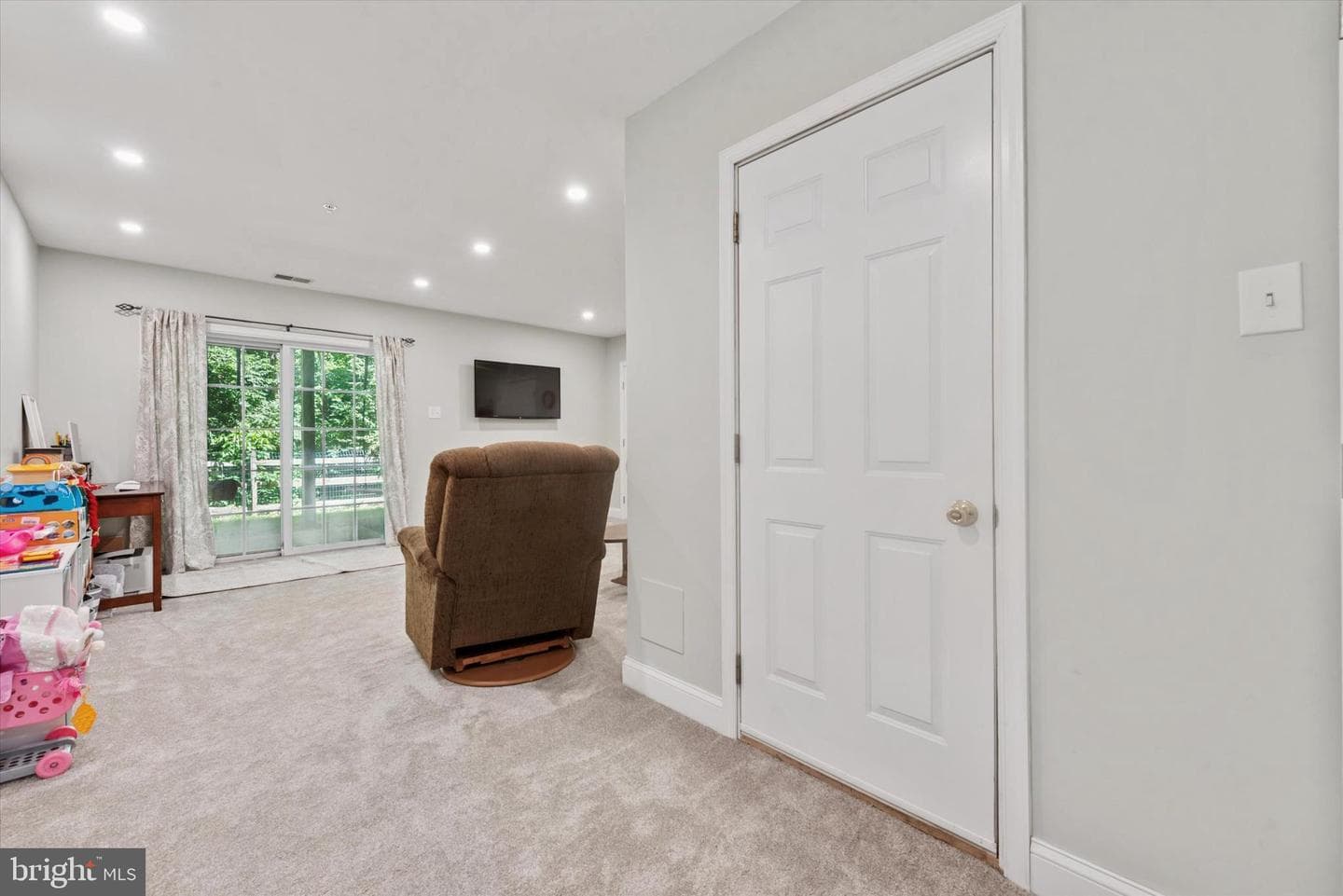 213 Buchanan Court photo 21