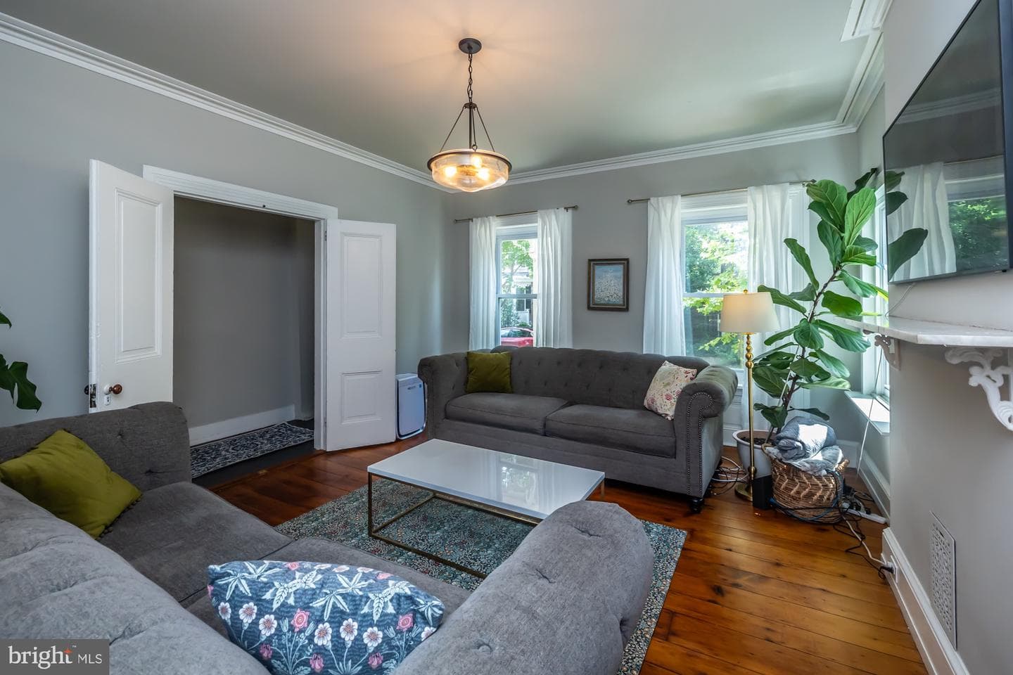 239 W Barnard Street photo 12