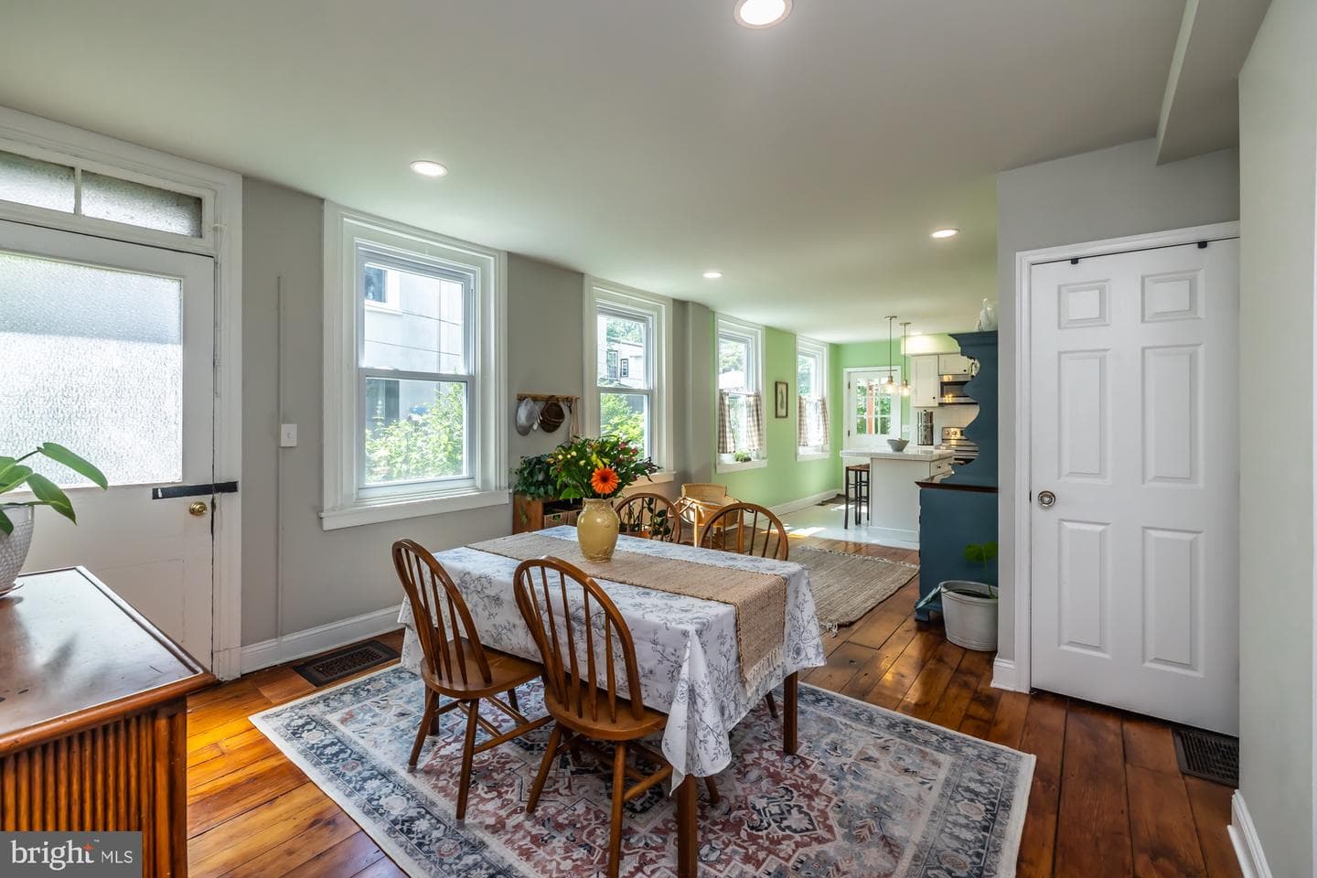 239 W Barnard Street photo 13