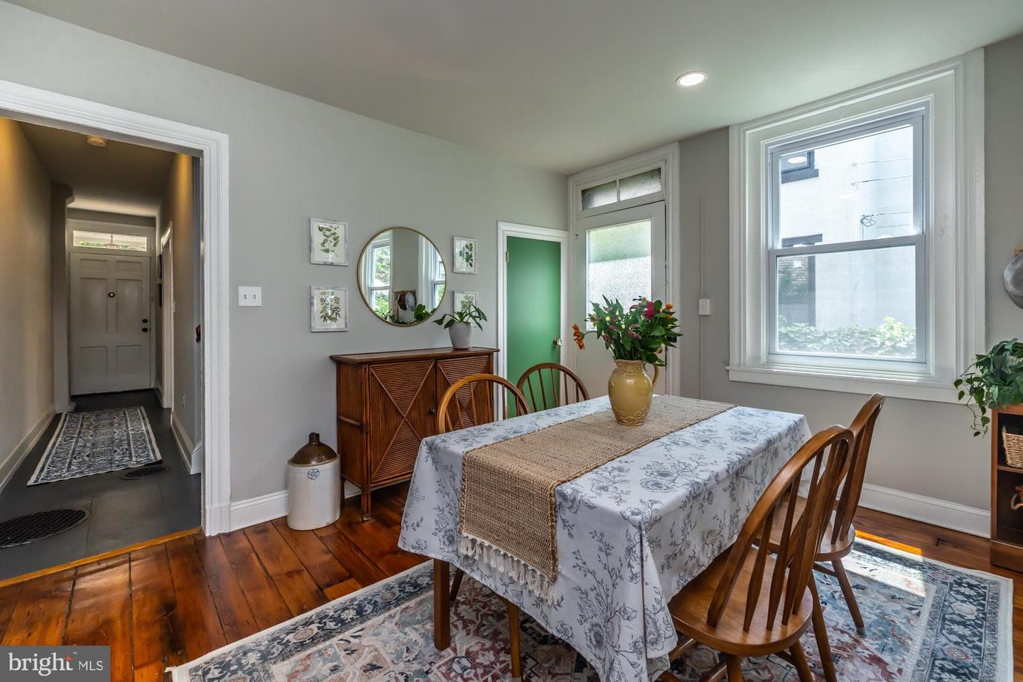 239 W Barnard Street photo 14