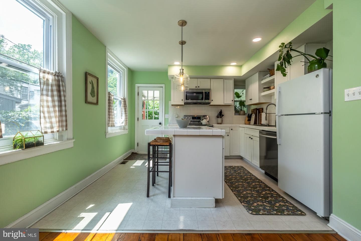 239 W Barnard Street photo 18