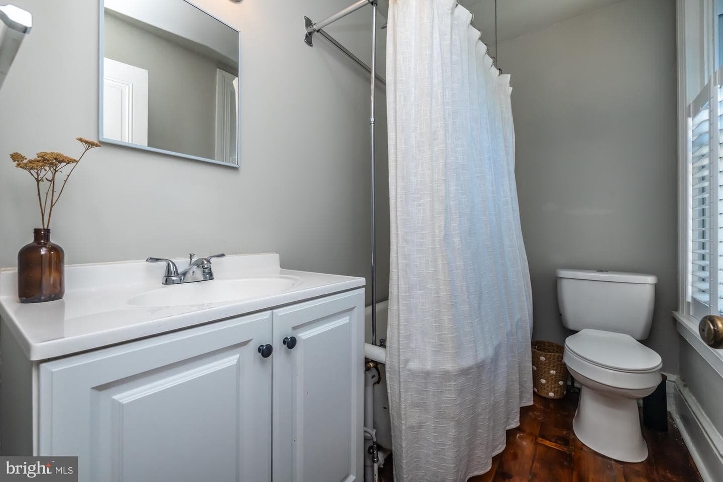 239 W Barnard Street photo 31