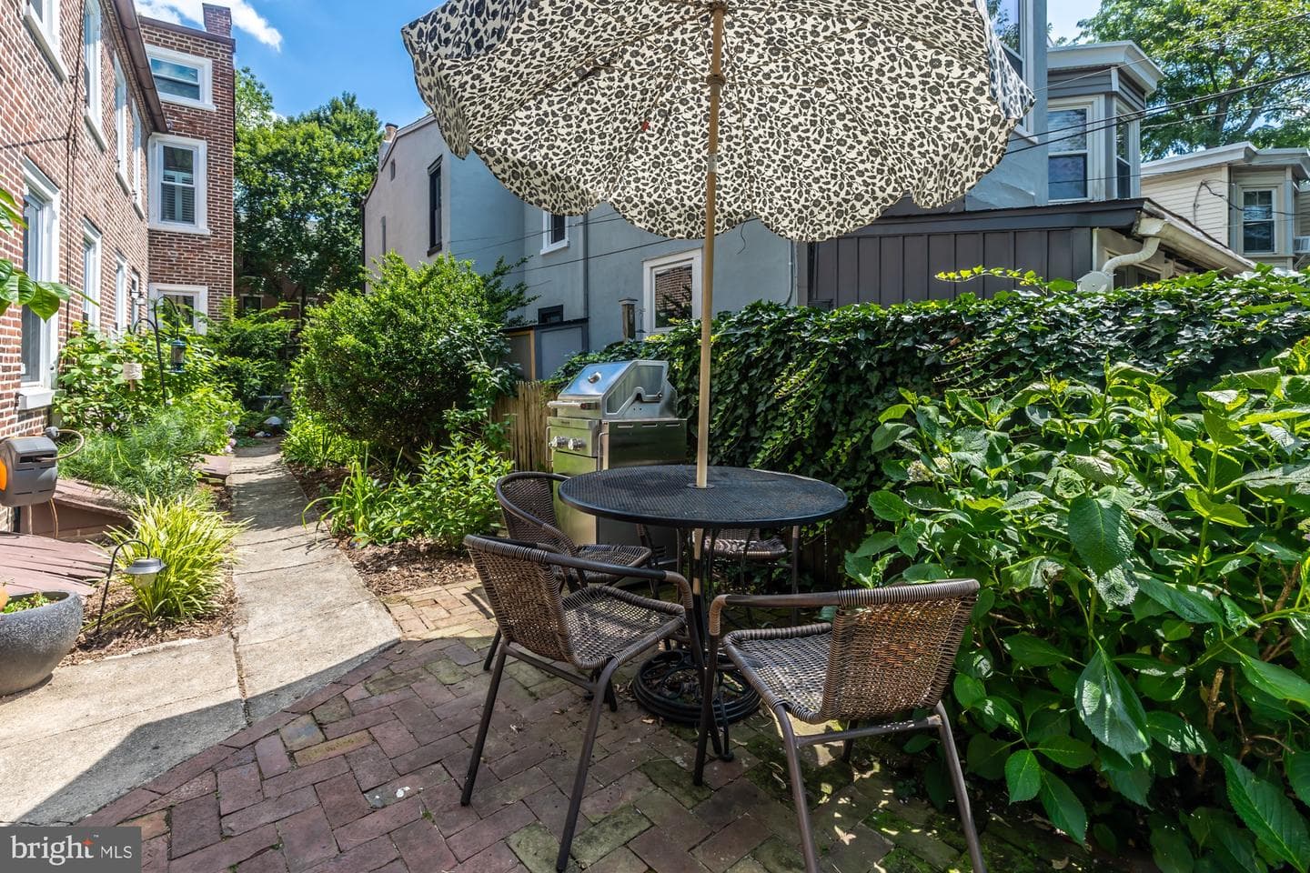 239 W Barnard Street photo 41
