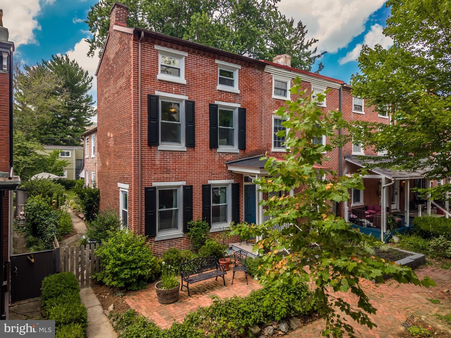 239 W Barnard Street photo 8