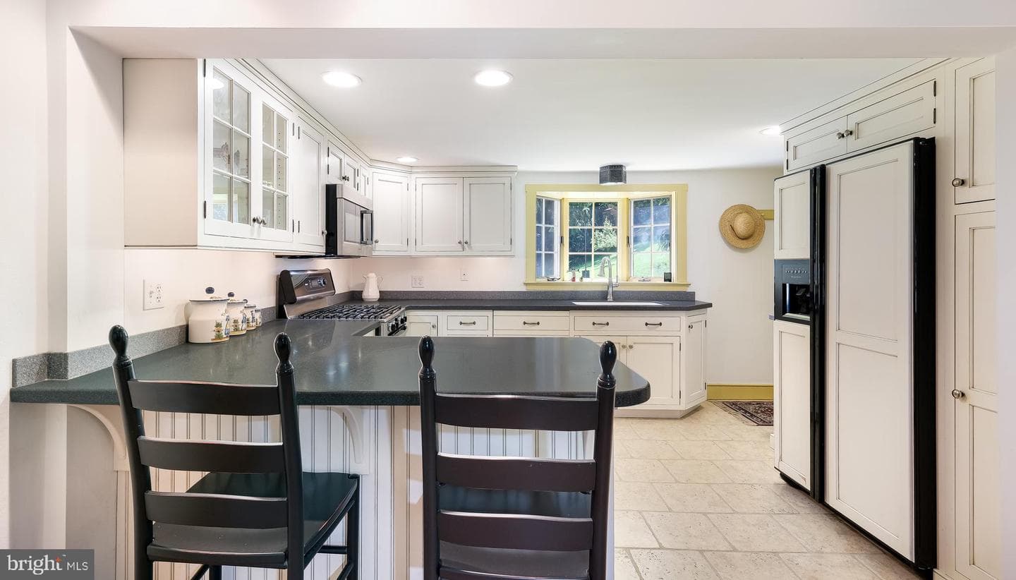 208 Hurley Road photo 13