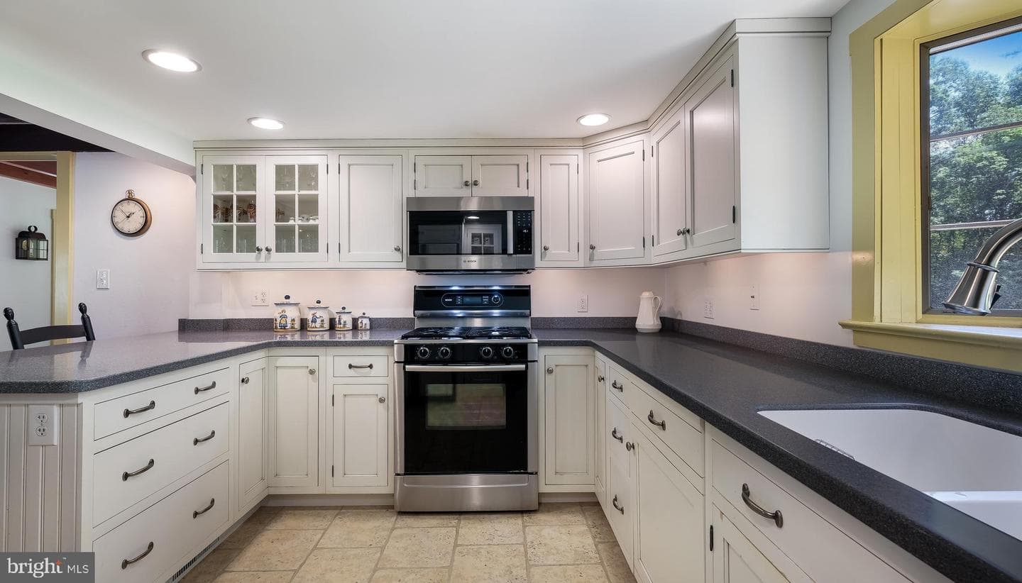 208 Hurley Road photo 15